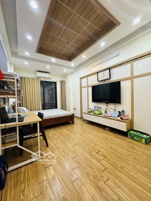 7,35 tỷ sở hữu căn nhà siêu đẹp 30m, 5 tầng phố giáp nhị thịnh liệt hoàng mai