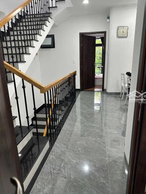 bán nhà đẹp 3 tầng kdt lê hồng phong 2 ( hà quang 2) gần công viên giá 9,8 tỷ