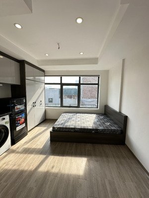 còn trống 1 phòng đẹp tại 61 lê văn lương, giá 5,5 triệu, 25m2, đầy đủ nội thất