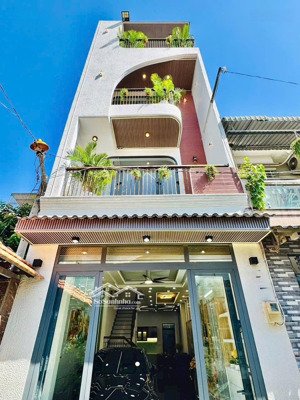 lên sóng căn nhà 4x17 đúc 3 tấm hẻm xe hơi gần trường chợ