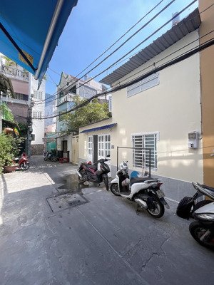 hot- nhà mới đẹp hẻm xe hơi phan xích long 8x4m, trệt gác 2pn