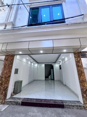 kim giang ô tô vào nhà 40mx6t thang máy êm ru