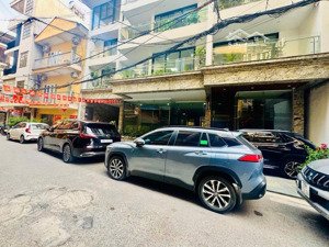 bán toà nhà building . lạc long quân. 8 tầng 1 hầm. kinh doanh khủng . dt 288m .cực cực đẹp