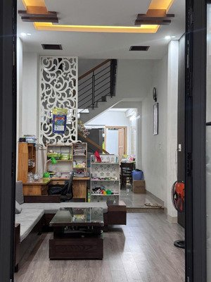 nhà chính chủ, đẹp, kiên cố, t. tâm, gần trường, chợ, b.viện. kiệt rộng, an ninh. có thương lượng.