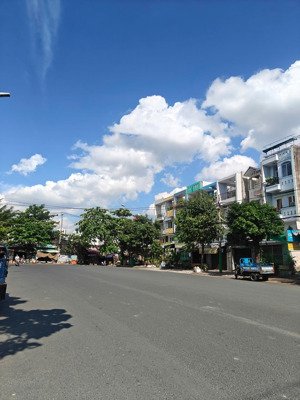 đất đường nguyễn văn qúa 4.5x20m đường rộng 30m, giá 9.99 tỷ.