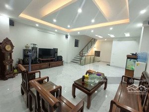 cc bán nhà phố ngọc lâm- cầu chương dương. dân xây còn mới. full nt.ô tô đỗ cửa ngày đêm