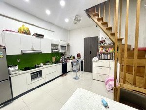 trung tâm bình thạnh, nhà 2 tầng đẹp như mới, ở ngay, giá rẻ chỉ 3.3 tỷ