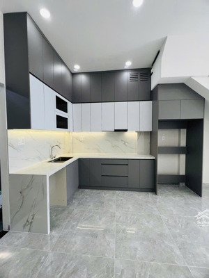 bán căn nhà 1 trệt 2 lầu 3 phòng ngủ mới đẹp view sông cực đẹp kế vinhomes gia 5,85 ty