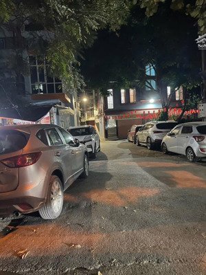 trung tâm gia thuỵ gần cầu chương dương vị trí vàng, thông số kim cương giá hạt