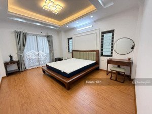 siêu phẩm 279 đội cấn, lô góc 2 thoáng, thang máy, 25m ra ô tô tránh, gần phố, ngõ thông, 43m