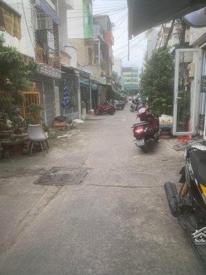 hẻm xe hơi vào nhà .điện biên phủ gần q.1.nhà vuông lô góc thoáng mát . chỉ 4.98 tỷ