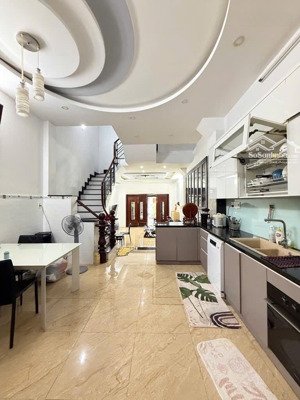 nhà đẹp 4 tầng ô tô vào nhà ngang 4.5m vuông hẻm 5m thông tứ tung