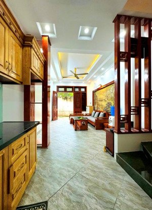 quá hiếm! nhỉnh 8 tỷ phố trạm, nhà dân xây 5 tầng, ô tô qua nhà, full nội thất