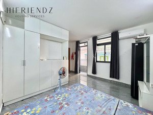 cho thuee phòng ban công tách bếp , âu dương lân cầu chư y giáp q5 q1