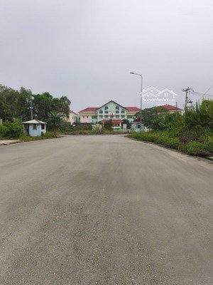 hailongreal: đất đường 14m, giá: 35tr/m2, dt: 5x24m, ngã tư lê văn lương rẽ vào khu 28ha, nhánh d2