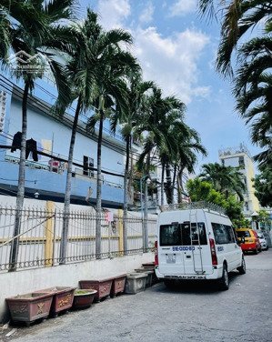 siêu phẩm xóm đạo kinh doanh nhỏ
hẻm đẹp 5-6 m, thông thẳng tứ tung
cấp phép xây 5tầng btct