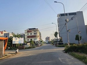 bán lô trục chính 22,5m giãn dân khu 5 đại phúc , võ cường tp bắc ninh. nhìn vườn hoa, mn