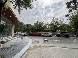 cho thuê nhà lô góc 8 tầng mậu lương - 4 tầng thông sàn - thang máy nhập - giá chỉ từ 8 triệu