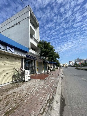 bán nhà 4 tầng mặt đường bùi viện, gần ngã 4 trực cát