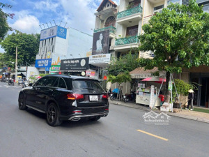 bán nhà mặt tiền đường độc lập, 8mx18m, 1 nhà cấp 4 + 1 văn trệt 2 lầu, 29 tỷ