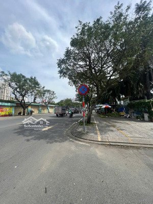 cho thuê mb 8000m2 ngay đầm sen, mặt tiền đường hòa bình, quận 11 (60*65m2)