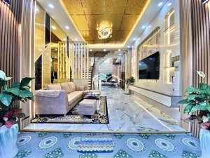 giảm sốc 200 triệu nhà mới xây, full nội thất chỉ 7.999 tỷ