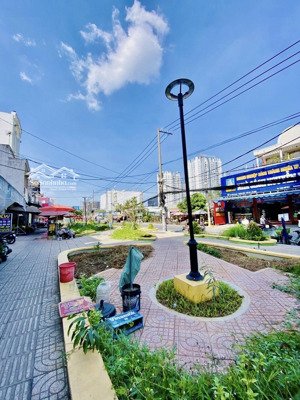 mặt tiền lê văn lương, đoạn đẹp nhất kinh doanh tấp nập, gần đh tôn đức thắng.