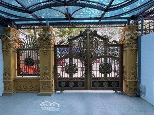 biệt thự cổ 4 tầng - siêu hiếm. 190m2 mặt tiền + siêu khủng. chỉ hơn 200tr/ m2 - lh: 