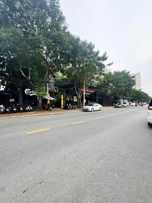 độc quyền! khuôn đất đẹp chỉ còn 690 tỷ. dt 43x51m mặt tiền đường nguyễn văn hưởng thảo điền 3 tầng