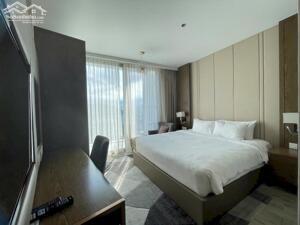 Cần tiền bán nhanh căn Panorama tầng cao - có ban công rộng - Toà A