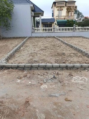 đất tiểu khu đông đoài thị trấn phú xuyên thường tín. dt 50m2 mt 5m giá 1,9tỷ ôtô vào đất ngõ thông