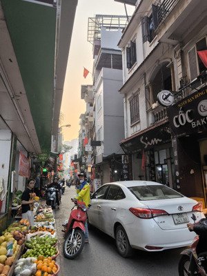 bán gấp nhà đẹp yên hòa, cầu giấy 4 tầng ở ngay 9.4 tỷ - ngõ thông - gần các trường đh, ôtô gần