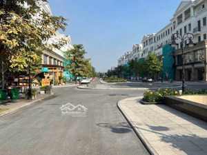 shophouse tmdv 50 năm giá cả hợp lý. thoáng mát rộng rãi quá là đẹp cho những nhà đầu tư và để ở ạ