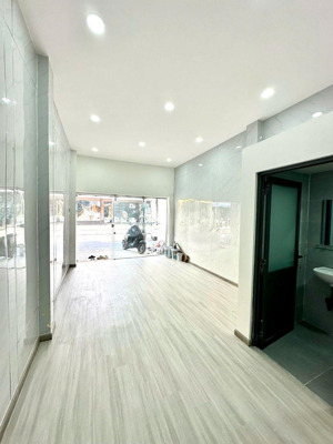 cho thuê nhà mặt tiền kinh doanh ngã tư lê quang định-nguyễn văn đậu chỉ 28 triệu