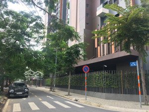 bán 2 lô đất dự án huy hoàng. dt 10 x22m. cn 220m2. xây dựng hầm + 6tầng. hiện đất trống