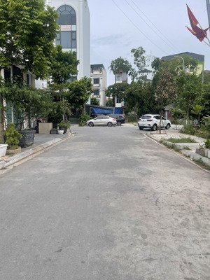 bán gấp lô đất cầu diễn - kiều mai lô góc phân lô kinh doanh văn phòng 140 mt14m giá chỉ 27,9 tỷ