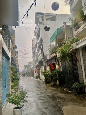 bán nhà phạm văn bạch, 8,1 tỷ, 68 m2, 3pn, 2wc, 2 tầng - hẻm xe hơi