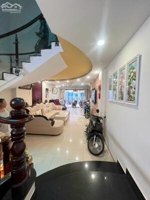 Nhà bán DT lớn,4 tầng, xe ô tô 7 chỗ đậu trong nhà, Nguyễn Thị Tần P2 Quận 8