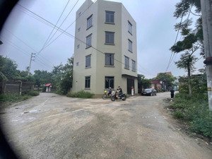 lô góc 84m2 sẵn nhà 5 tầng chỉ việc xách valy về ở. cách quốc lộ vài bước chân thủy xuân tiên cm hn