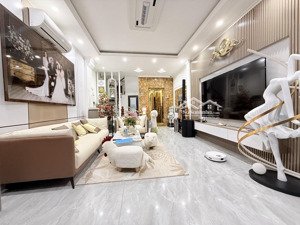 bán nhà việt hưng hợn 12 tỷ-5 tầng thang-full nội thất-ô tô tránh-dân xây-ngõ thông-sổ vuông