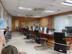 cho thuê tòa nhà nguyên căn thang máy mặt phố ngô gia tự vỉa hè ô tô tránh, hầm để ô tô, kinh doanh