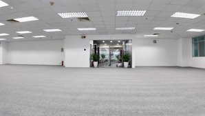 cho thuê sàn 315m2 trống suốt, không cột, trải thảm mới tinh ngay bùi thị xuân quận 1