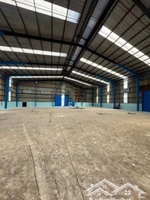 chính chủ cho thuê nhà xưởng mt ql1a thủ đức. dt: 900m gần chợ đầu mối thủ đức