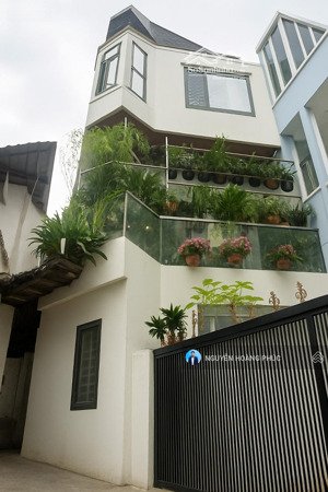 bán nhà hẻm đẹp, đường nguyễn chí thanh quận 10, dt:4.2x10m, kc: 4 tầng, giá chỉ: 6.76 tỷ