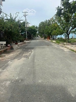 nhà c4 mặt tiền ra tô ký trung chánh hóc môn 100m2 giá 4.7 tỷ ô tô đậu ngày đêm