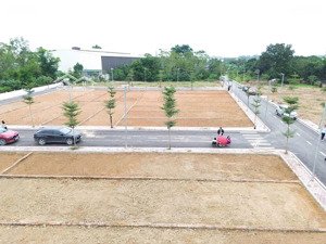 cần bán lô góc tại xã phú cát, diện tích 100m2 full thổ cư, gần kcnc1 và trương đhqg