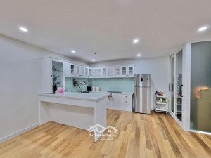 căn hộ như ảnh : 13 triệu chốt, nhà mới decor mới , 2pn 2wc full nt. liên hệ : 