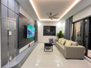 hàng hiếm căn góc 92,5 m2 , 3 pn , 2 wc , full nội thất cao cấp giá chỉ 5,5 tỷ , sổ hồng sẵn