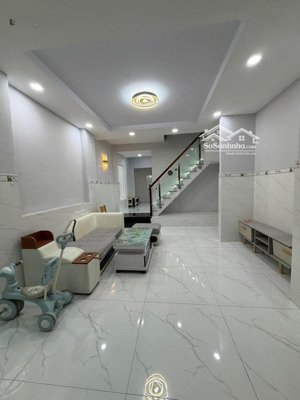 nhà 51m2 ngay đh công nghiệp, gò vấp, tp hcm. tiếp giáp bình thạnh. 3tầng đẹp, mà chỉ 6ty360 còn tl