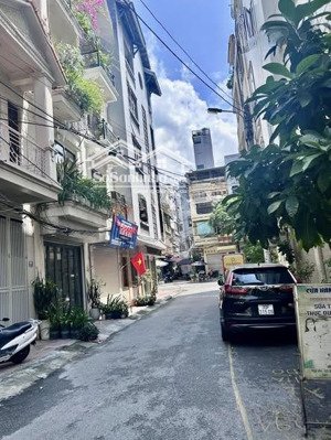 phân lô vỉa hè ô tô tránh chạy vòng quanh 2 thoáng ô chờ thang máy vừa ở vừa kinh doanh